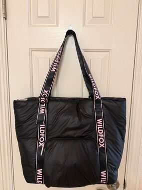 🩷🦊🖤 Wildfox Black Quilted Tote with Pink Logo Straps 🩷🦊🖤 NWT 🩷🦊🖤